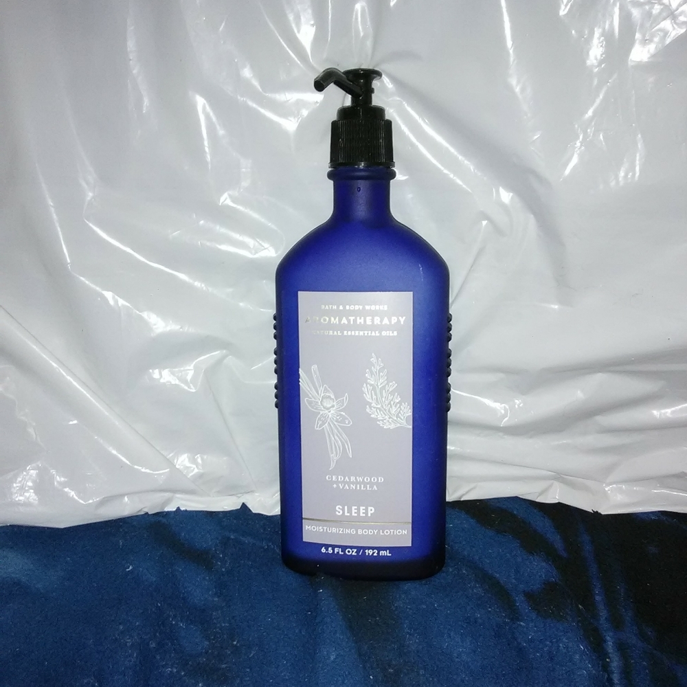 Bath and Body Works Aromatherapy Sleep Cedarwood and Vanilla Lotion!